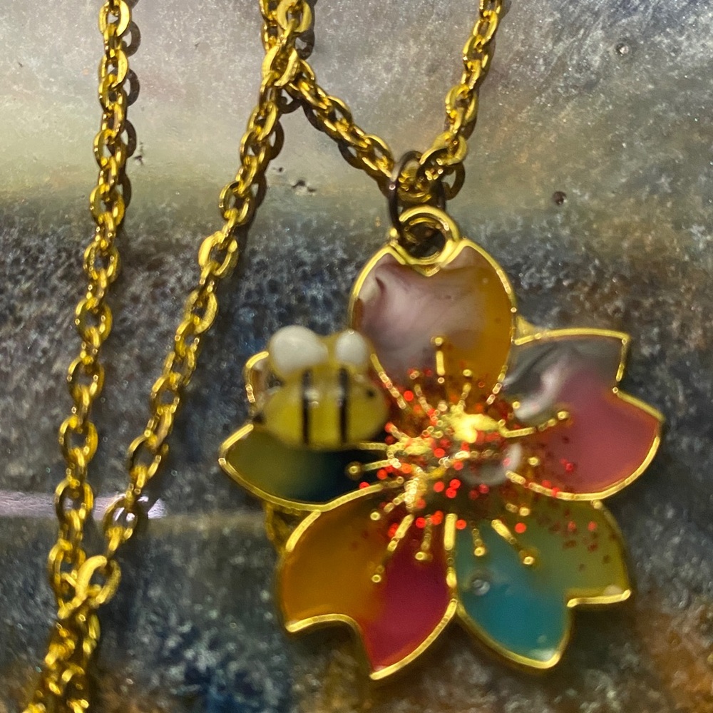 Multicolor Flower Pendant Necklace